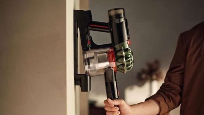 Dyson V8 Cyclone Cordless Vacuum Cleaner, 150 Air Watts, Up to 60 Min Run Time, Triggerless Operation, 7‑Cell Battery, Root Cyclone Separation, 50% More Dirt Removal
