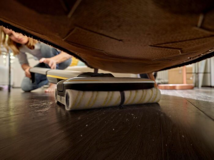 Kärcher Floor Cleaner FC 7 Cordless, Floor Cleaner with 4 Microfibre Rollers, Battery Runtime: approx. 45 min, Area Performance per Battery Charge: approx. 175 m², White