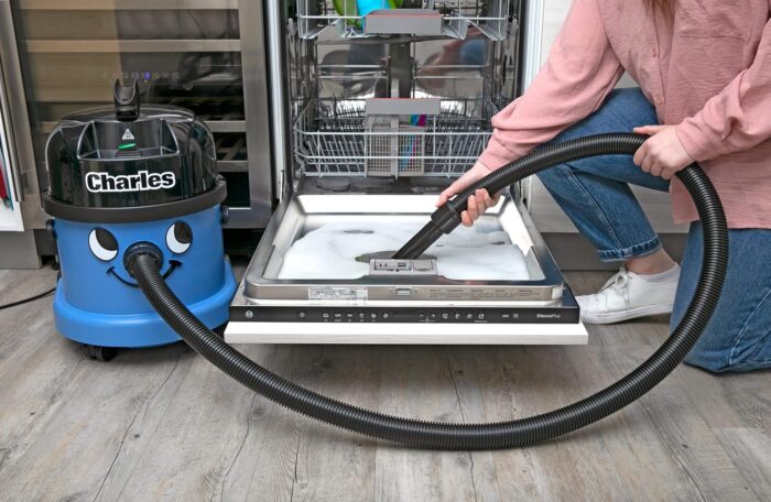 Henry CVC370-2 Charles Wet and Dry Vacuum Cleaner, 15 Litre, 1060 W, Blue, Blue/Black